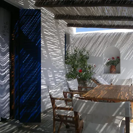 Small For A Family Or Two Couples Very Close To The Sea With Awesome View Сasa de vacaciones *